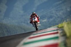 开云体育在线-海拔3600米的硬仗与柏油赛道的接管，竞技极致的空间诗学