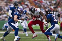 开云体育在线-传统烈火与新柴的博弈，温网何以让联合杯黯然，西西帕斯又如何让球场沸腾？