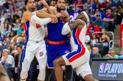 开云体育登录-尼克斯队惜败对手，遗憾落败