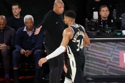 开云平台-雄鹿主场大胜骑士，字母哥29分16篮板再度发威的简单介绍