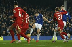 开云官网-利物浦大胜在望，曼联意外遭遇平局