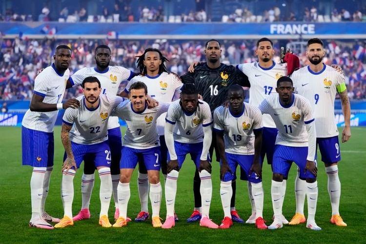 意大利足球比赛中球员们的实力对决