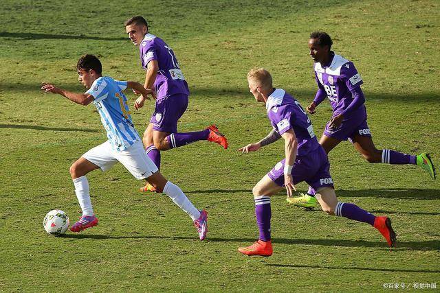 阿尔拉图马和马士西伊队员全情投入比赛，力争取胜