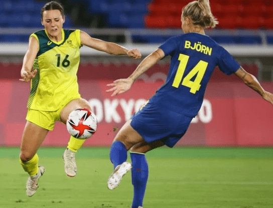 加拿大女足队在比赛中展现战斗力 加拿大女足队在比赛中展现战斗力