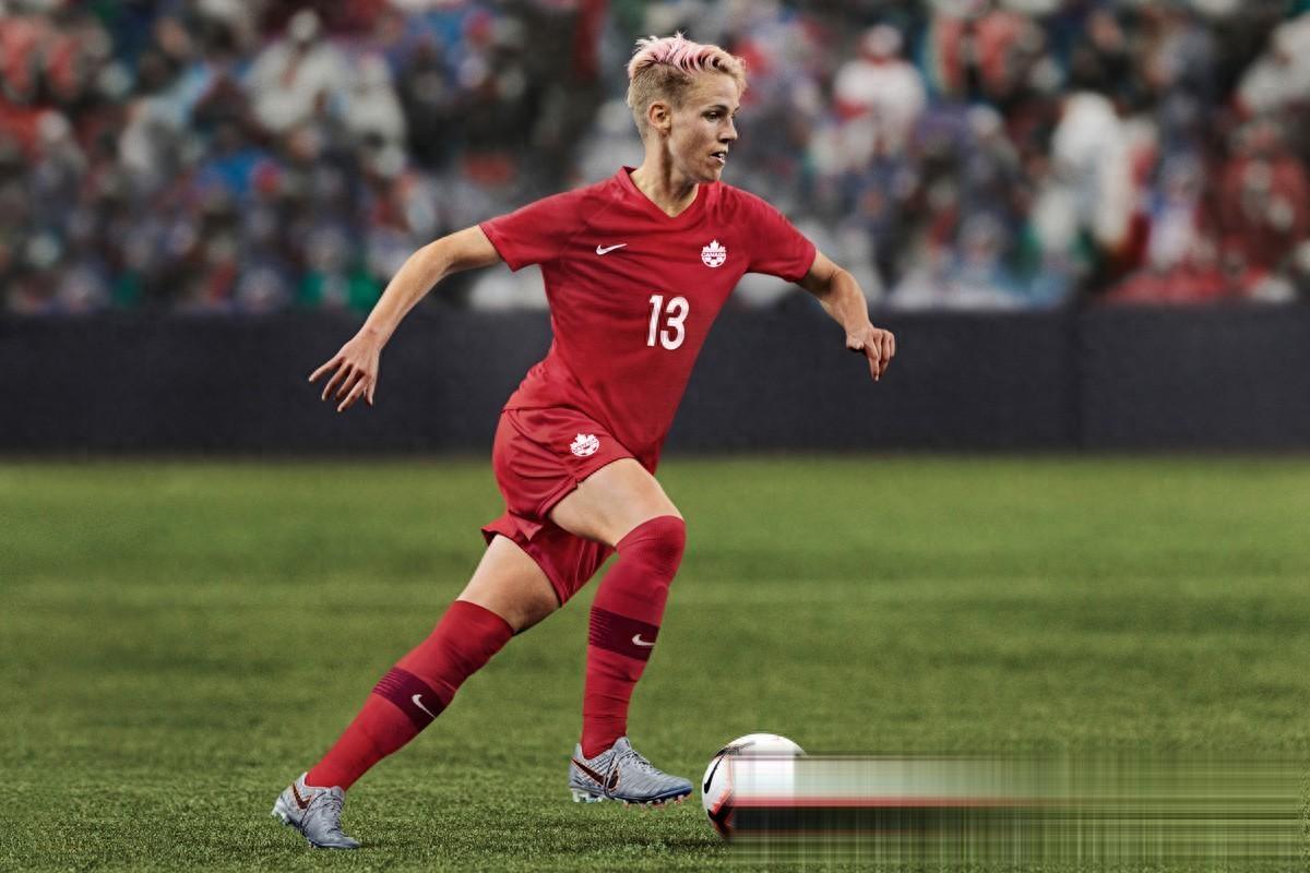 加拿大女足队在比赛中展现战斗力 加拿大女足队在比赛中展现战斗力