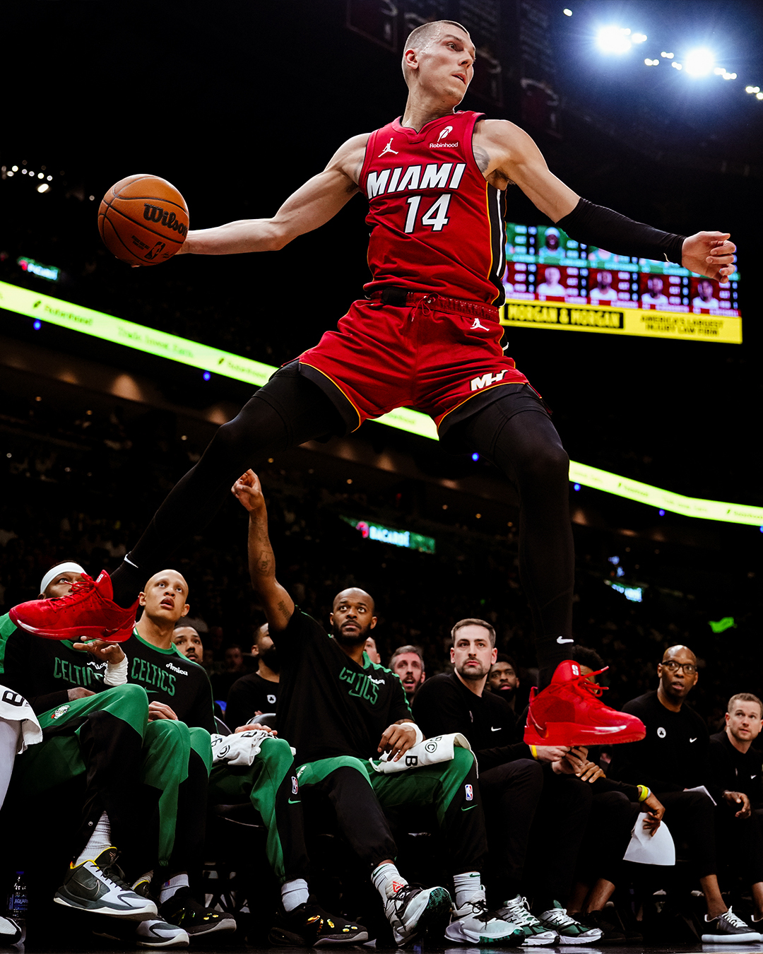 热火主场大胜，击败对手取得连胜的简单介绍