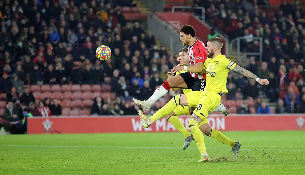 桑德兰痛失胜利，球员整装待发再战胜利！