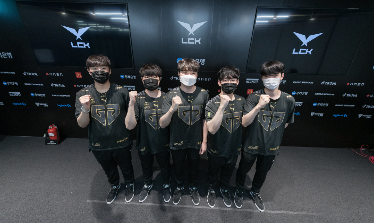 关于TSM横扫FPX，Ming极限生还后反打顶尖较量半决赛，让粉丝疯狂欢呼的信息