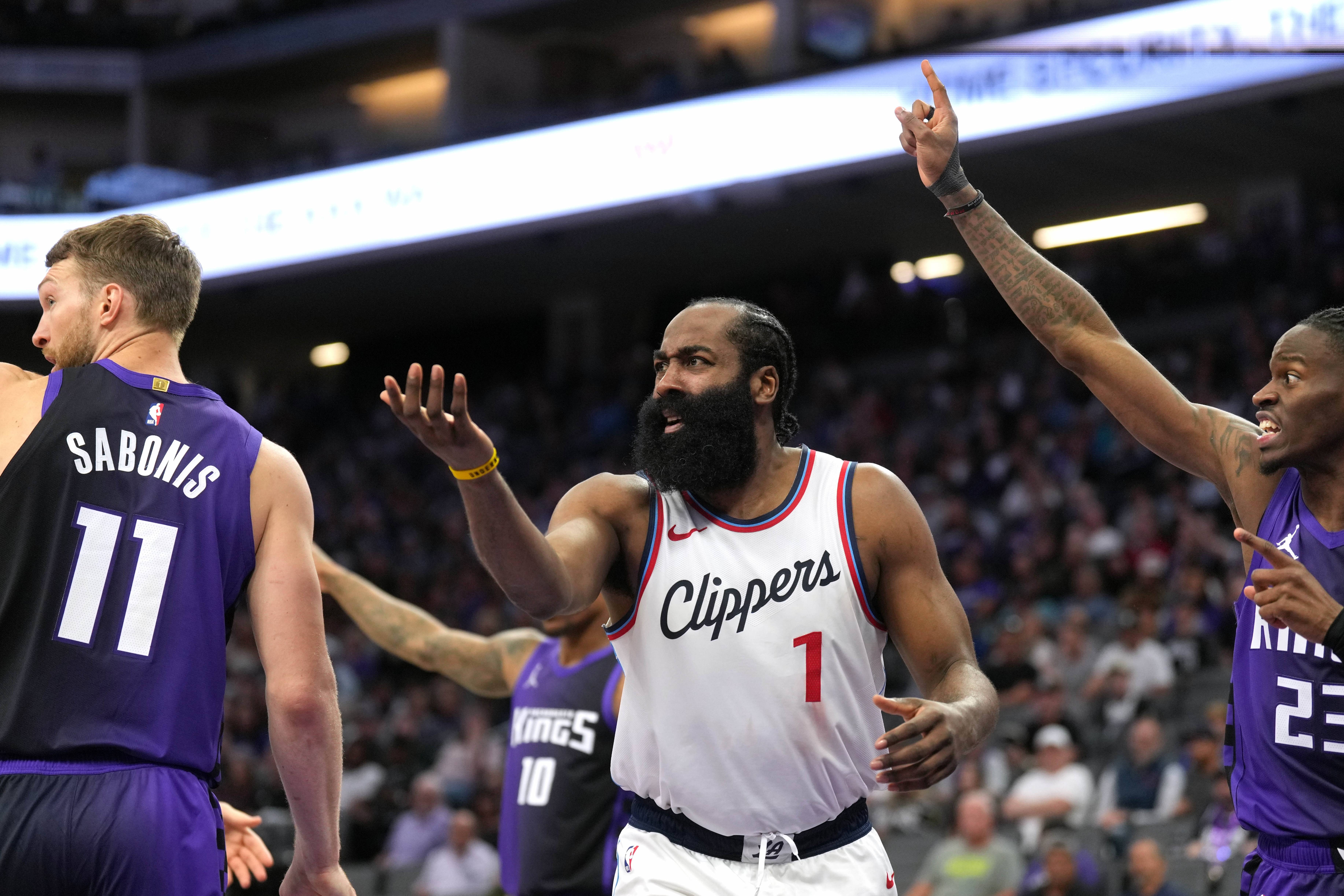 快船客场再败勇士,系列赛遭遇横扫 快船客场再败勇士,系列赛遭遇横扫