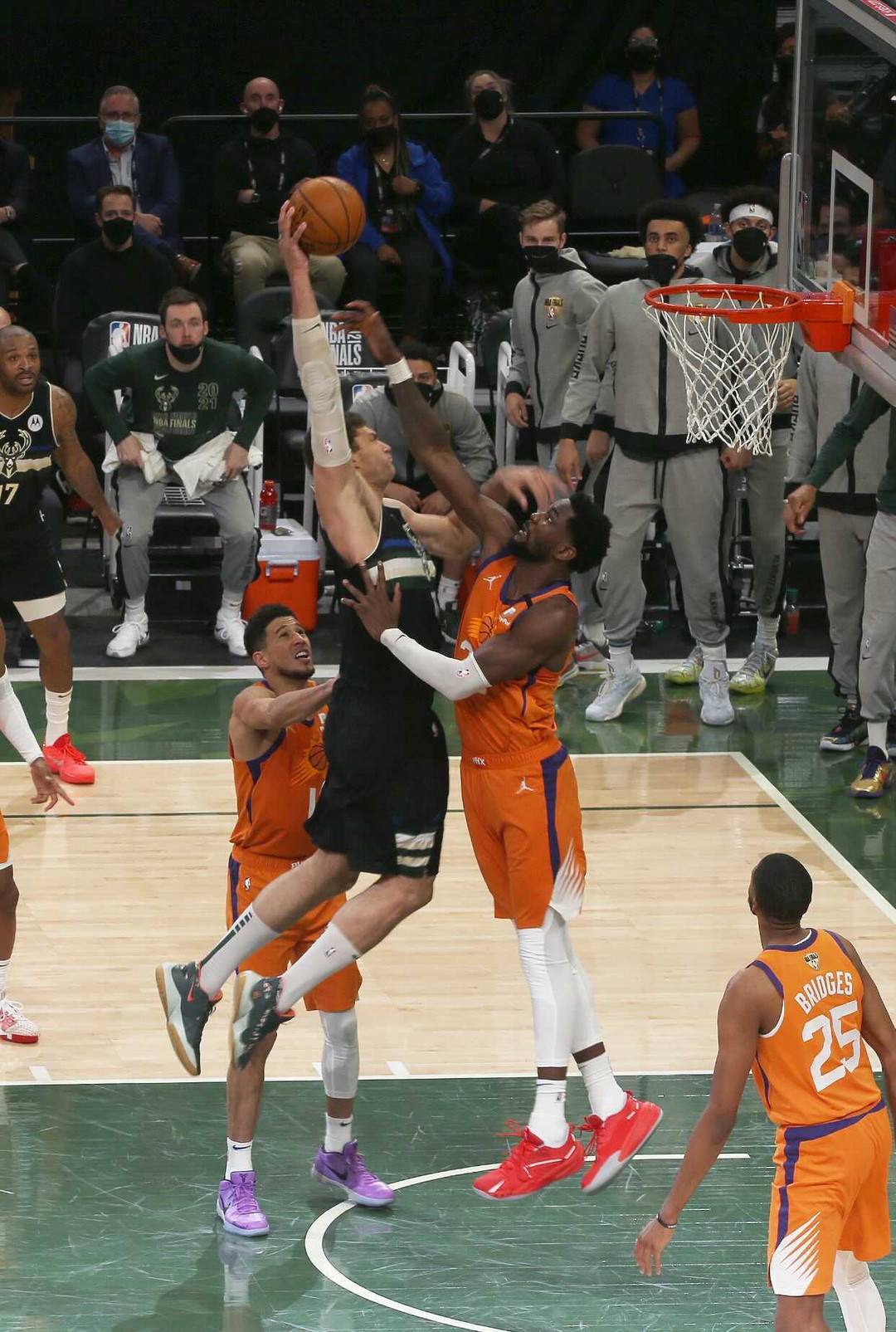 雄鹿主场击败篮网,率先晋级东部决赛 雄鹿主场击败篮网,率先晋级东部决赛