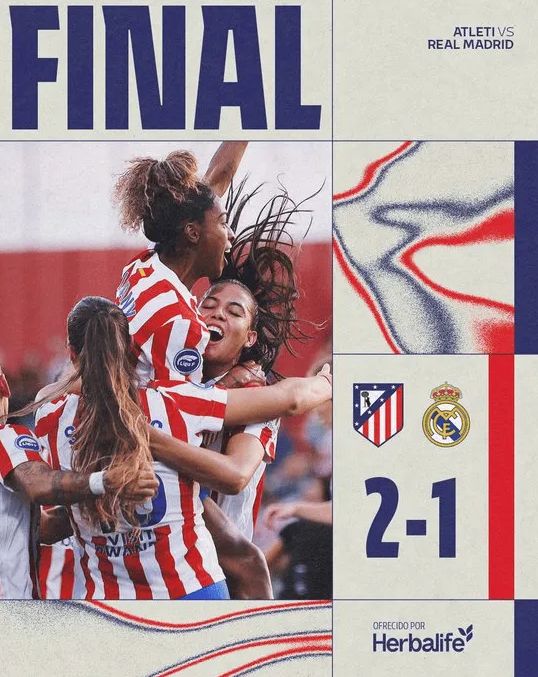 马德里竞技女足球员展示球技技巧