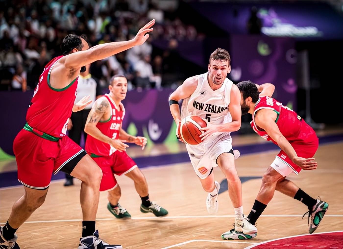 美国男篮备战奥运会,期待再次登上领奖台 美国男篮备战奥运会,期待再次登上领奖台