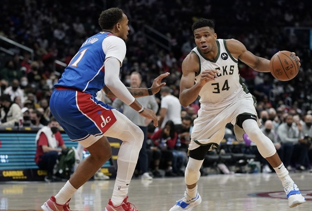 雄鹿主场大胜活塞,丁威迪32分砍金-格林 雄鹿主场大胜活塞,丁威迪32分砍金-格林