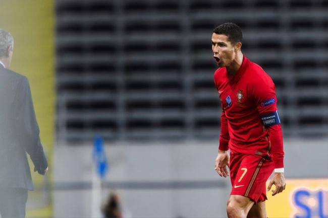 关于瑞典梅开二度，轻取乌克兰晋级欧国联半决赛的信息