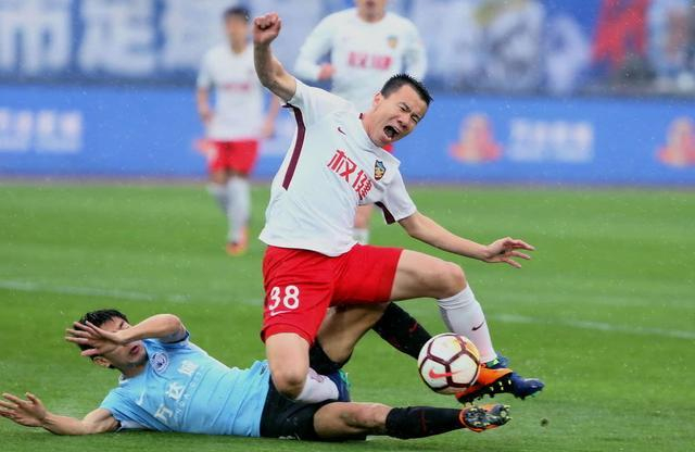 比赛中球队变阵有果，成功逆转比分