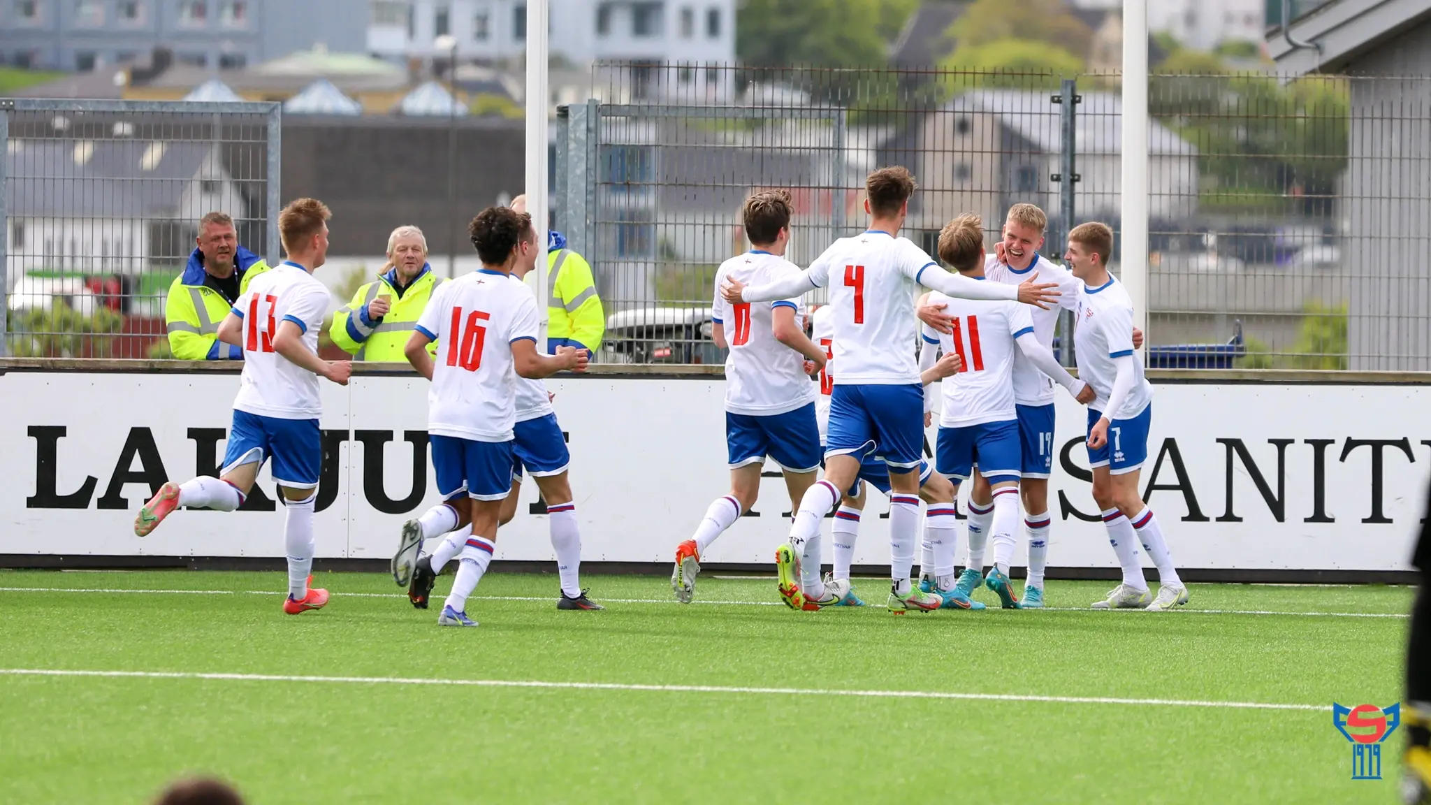 法罗群岛足球队在困境中力挽狂澜