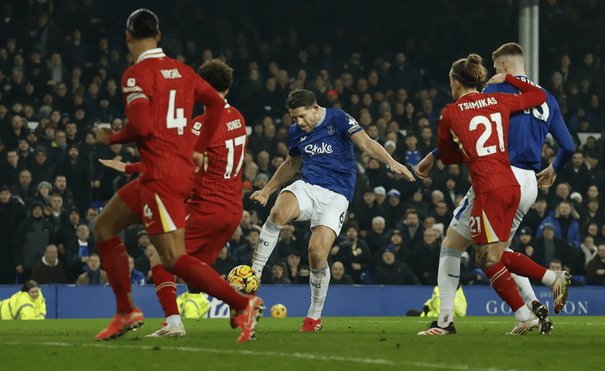 利物浦大胜在望,曼联意外遭遇平局 利物浦大胜在望,曼联意外遭遇平局