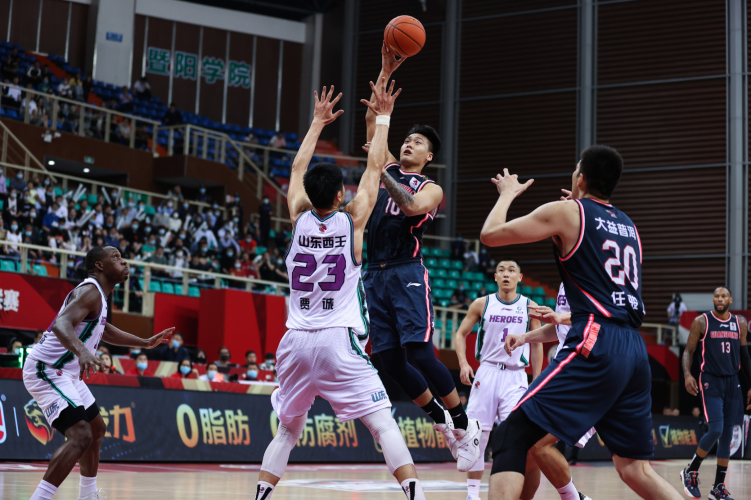 四川队力克山东队，易建联关键制胜的简单介绍