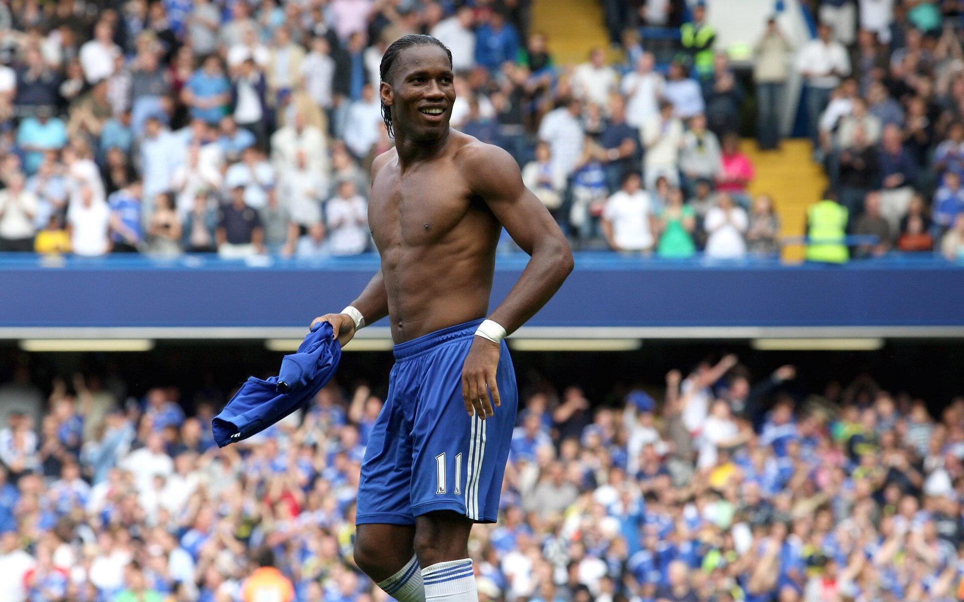 当太阳升起在五棵松,布克48分神迹与广东跑轰打穿湖人铁幕